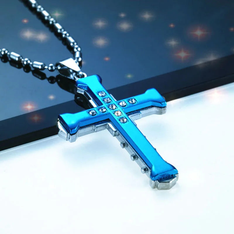 Novo Pingente Masculino Poder da Cruz de Cristal // SUMENG 2026 // Zircônias nas Cores Dourado/Preto/Azul // Colar em Aço Inoxidável