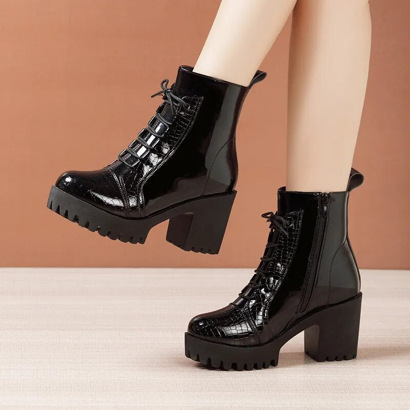 Botas Femininas de Plataforma // Sapatos Outono / Inverno 2023 // Fundo Grosso// Altura do Salto 8cm // Tamanhos 32-43 // Modelo Britânico // Lindas Botas de Salto Alto