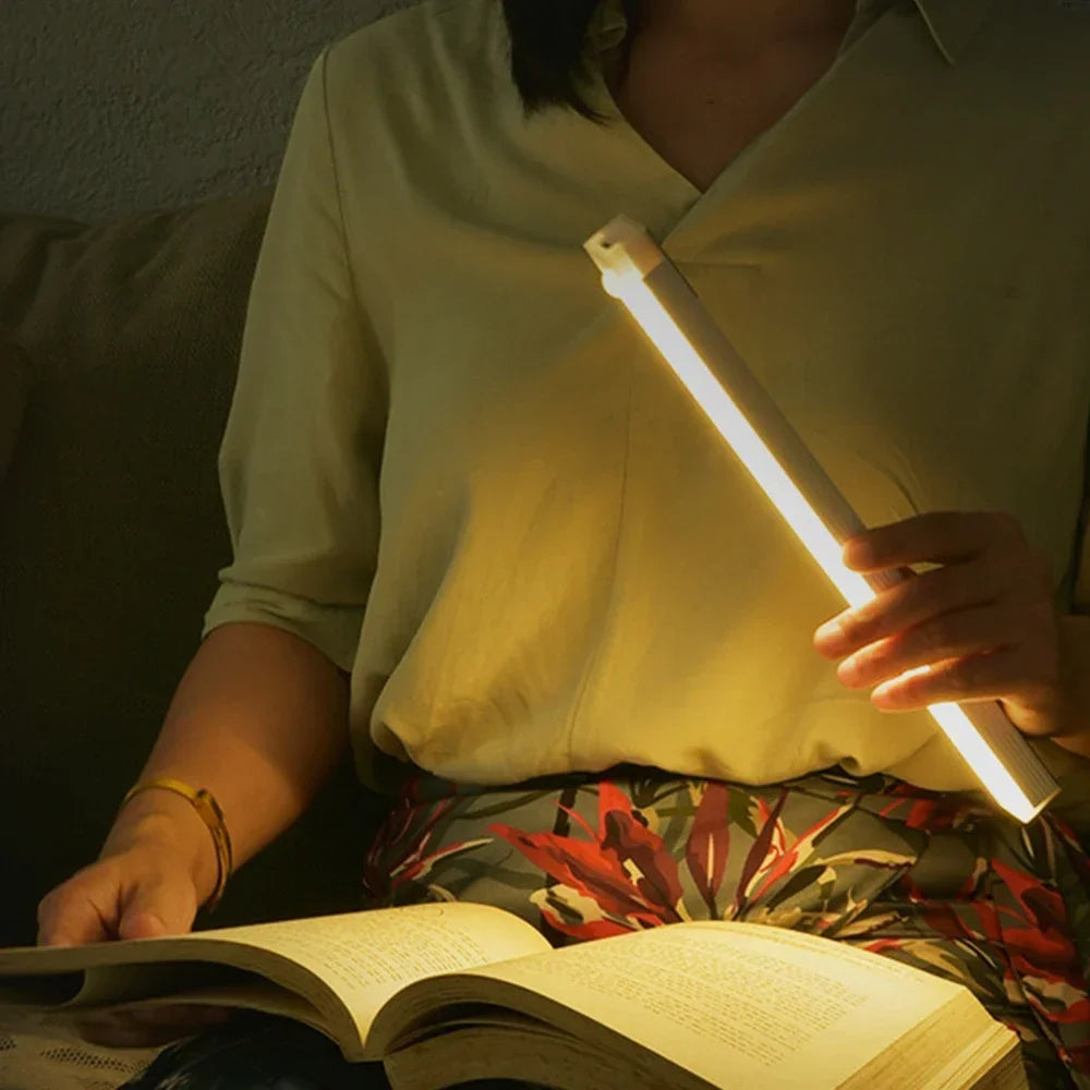 Luzes Noturnas com Sensor de Movimento // Lâmpada LED Sem Fio // Recarregável por USB // Magnética // Para: Guarda-Roupas, Armários, Cozinha, Corredor, etc.