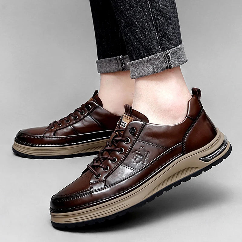 Sapatos Casuais Masculinos de Couro Legítimo com Cadarço // Tênis Vulcanizados da Moda // Calçados Confortáveis para Skate Masculinos de Alta Qualidade