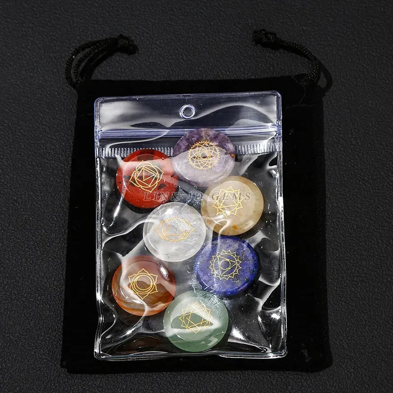 Pedra de cura 7 Chakra Esculpido Reiki // Símbolo // Conjunto de Cristal Plano // Conta Redonda Com Sete Estrelas // Placa de Madeira Para Meditação e Equilíbrio