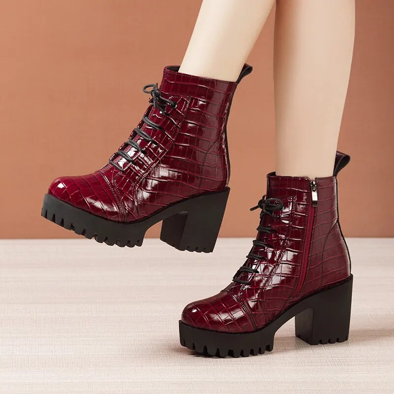 Botas Femininas de Plataforma // Sapatos Outono / Inverno 2023 // Fundo Grosso// Altura do Salto 8cm // Tamanhos 32-43 // Modelo Britânico // Lindas Botas de Salto Alto