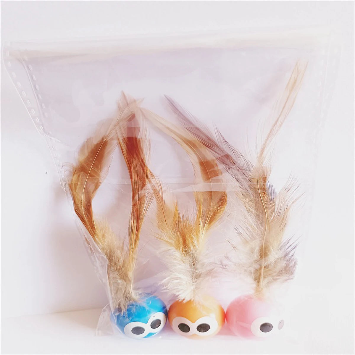 Pacote c/ 5 Bolas de Brinquedo p/ Gatos com Caudas de Penas // Estimula a Brincadeira Instintiva // Aumenta o Vínculo Entre o Animal de Estimação e o Dono