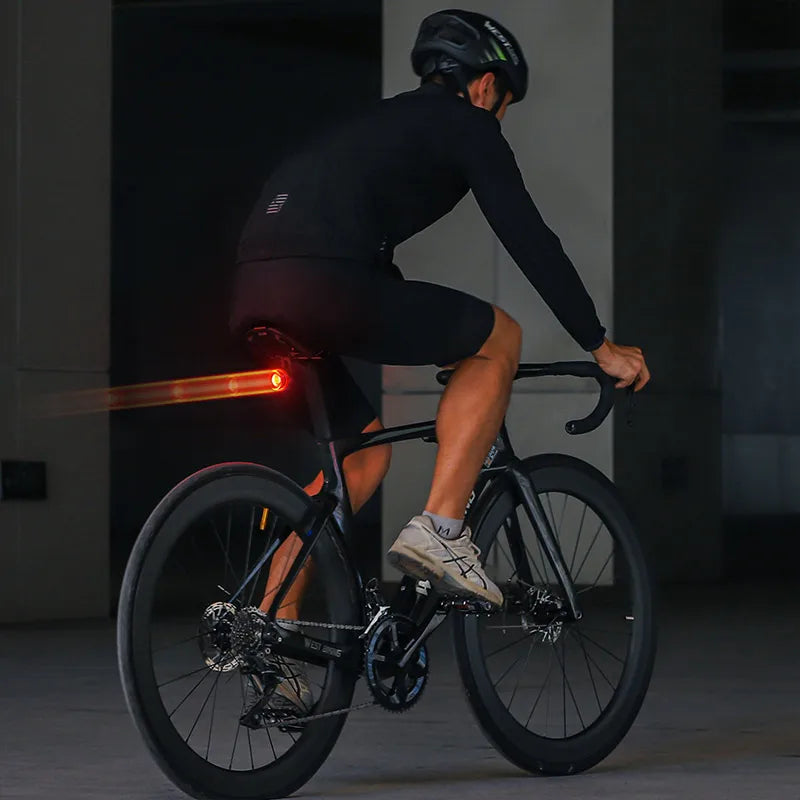 Luz Traseira Colorida p/ Bicicleta de Estrada WEST BIKING // Bicicleta Night Riding Luz do Sensor de Freio // Luz de Advertência para Bicicleta de Montanha // Equipamento de Ciclismo