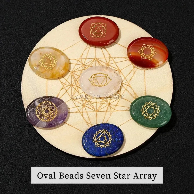 Pedra de cura 7 Chakra Esculpido Reiki // Símbolo // Conjunto de Cristal Plano // Conta Redonda Com Sete Estrelas // Placa de Madeira Para Meditação e Equilíbrio