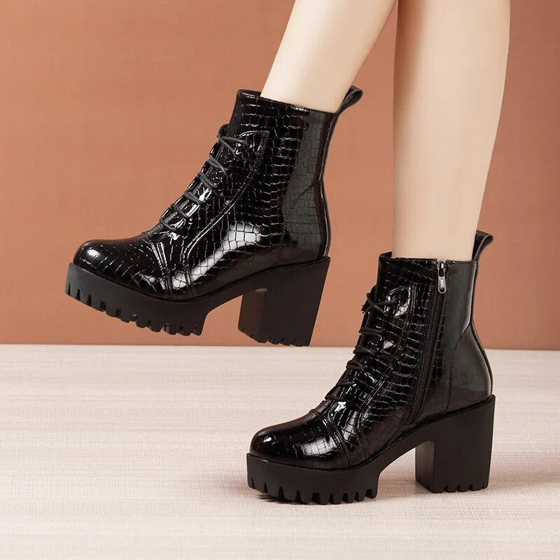 Botas Femininas de Plataforma // Sapatos Outono / Inverno 2023 // Fundo Grosso// Altura do Salto 8cm // Tamanhos 32-43 // Modelo Britânico // Lindas Botas de Salto Alto