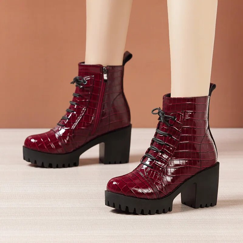 Botas Femininas de Plataforma // Sapatos Outono / Inverno 2023 // Fundo Grosso// Altura do Salto 8cm // Tamanhos 32-43 // Modelo Britânico // Lindas Botas de Salto Alto