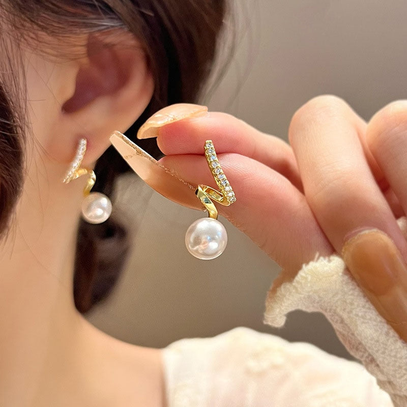 Novo* 2024 Brincos Gota de Pérola // Joias Cor de Ouro da moda para mulheres // Lindo Presente de Casamento, Noivado, Aniversário, etc... // Simplesmente Lindos e Irresistíveis!!!