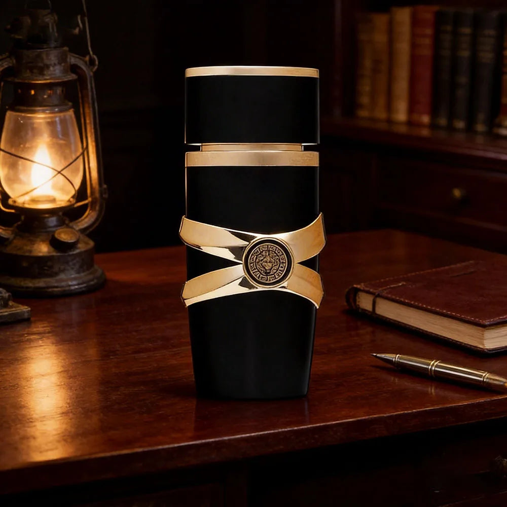 Perfume Árabe Premium p/ Homens // Com Notas de Âmbar e Madeira // Aroma Intenso e Duradouro // Design Elegante em Preto e Dourado.