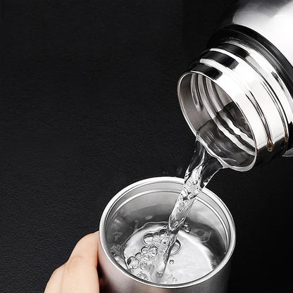 Garrafa Térmica DEOUNY de Parede Dupla com Alça // Em Aço Inoxidável // Com Isolamento a Vácuo  // Disponível em tamanhos grandes: 0,5L / 0,75L / 1L / 1,5L