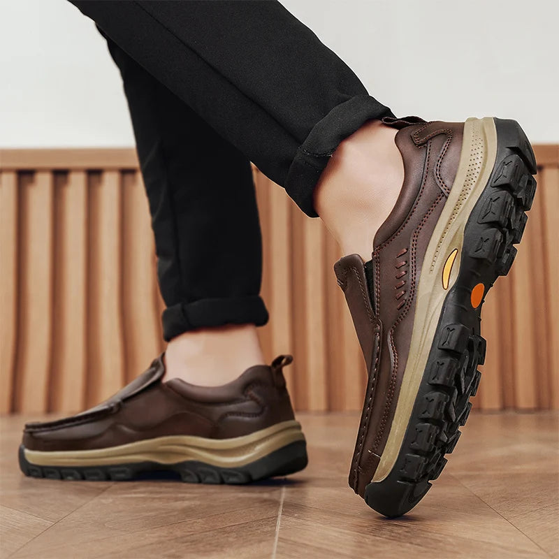 Calçados Masculinos de Marca Sneaker em Couro Legítimo de Alta Qualidade // Estilo Casual Slip-On Confortável // Ideal p/ Trabalho e Uso Externo