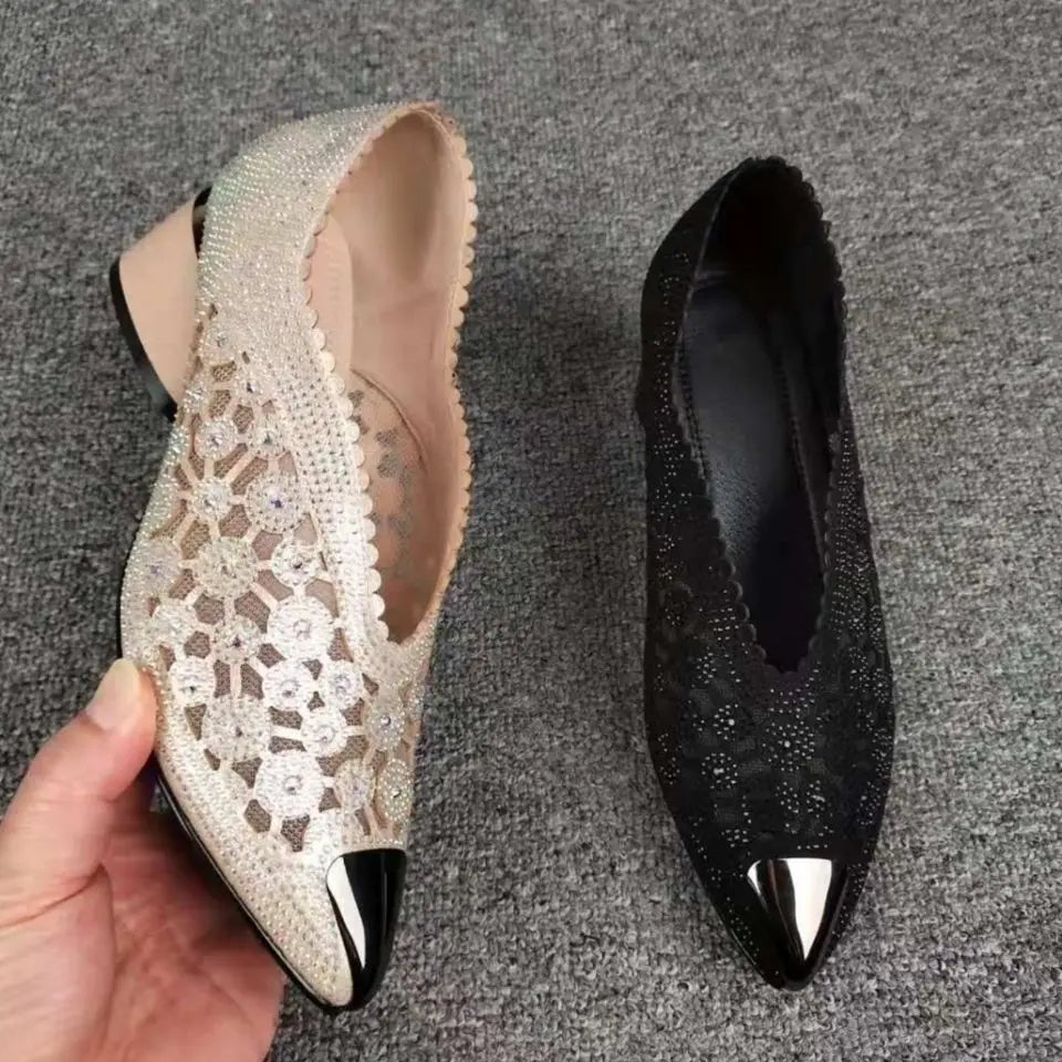 Sapatos Femininos Plus Size 41-43 // Botas Curtas Confortáveis c/ Salto em Formato de Coração // Sandálias de Verão c/ Recortes, Strass e Bico Fino.