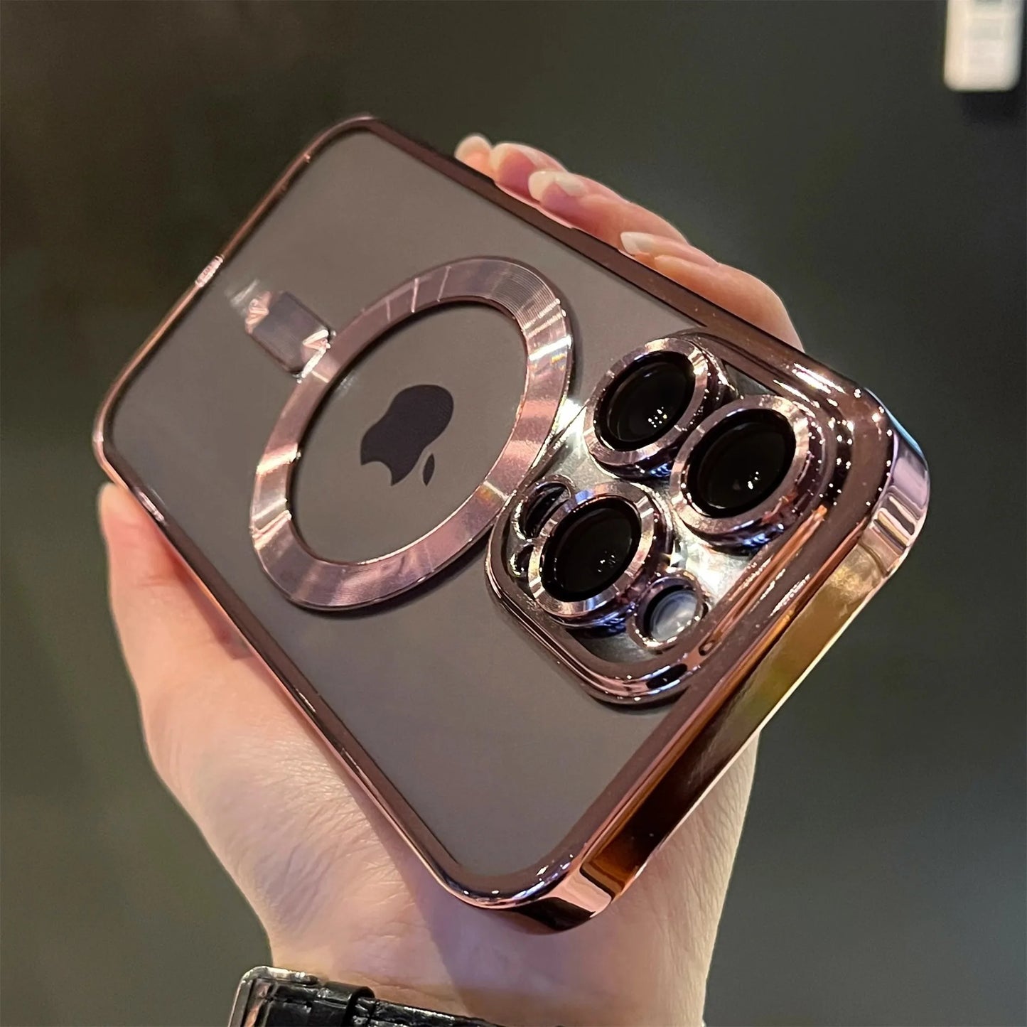 Capa Transparente de Luxo c/ Revestimento Magnético p Carregamento s/ Fio MagSafe para iPhone 16, Plus.