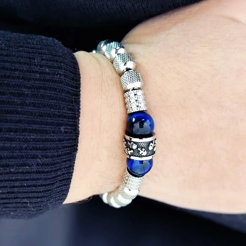Pulseira Masculina de Luxo c/ Pingente de Caveira em Aço Inoxidável e Contas de Pedra Tigre // Joia Artesanal