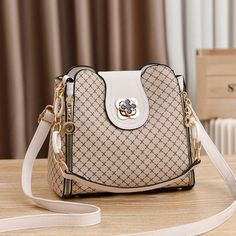 Nova Bolsa de Ombro Feminina 2026 // Bolsa Designer de Luxo // Bolsa de Couro c/ Monograma Estampado // Bolsa de Ombro Única.
