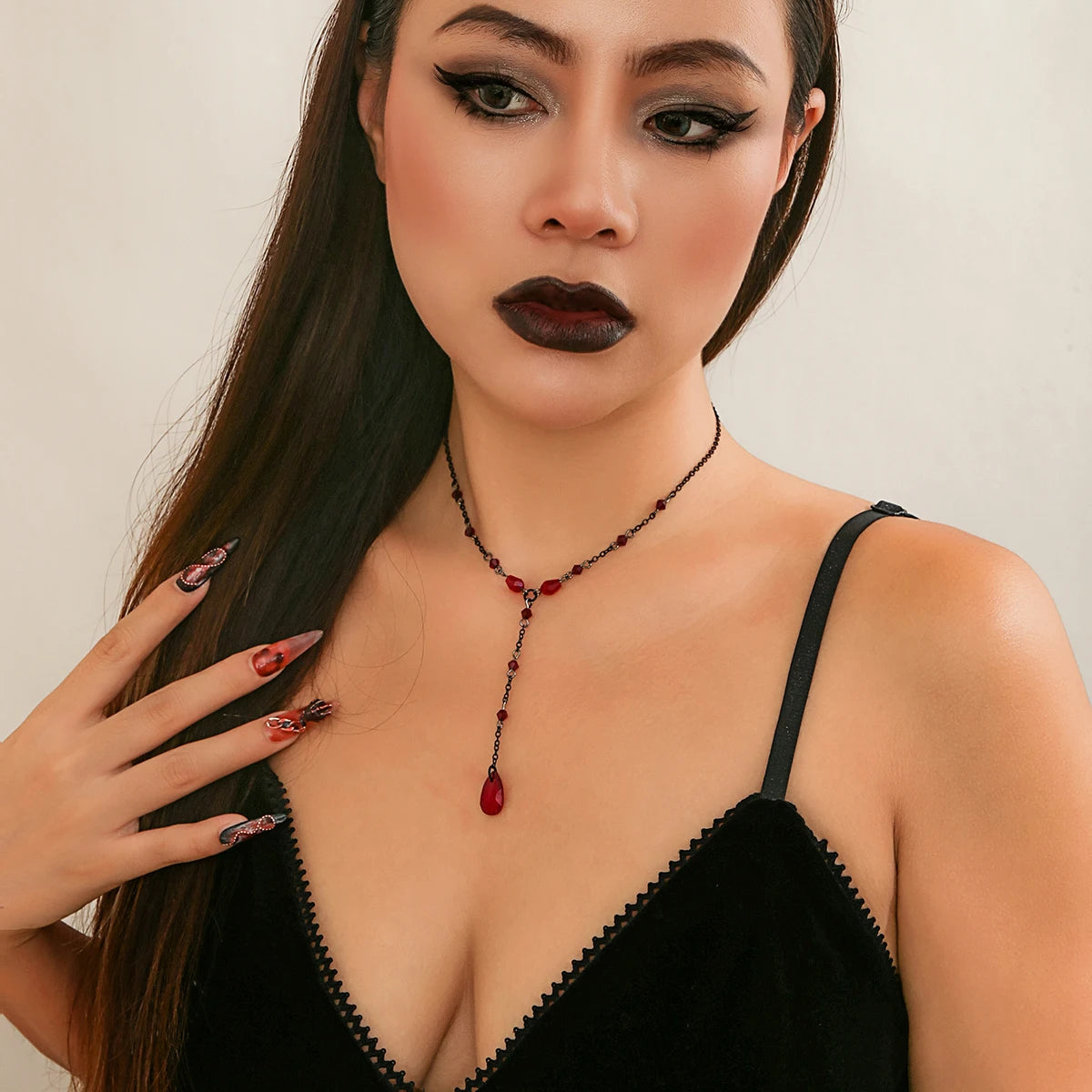 Gargantilha y2k Halloween Goth Preto/Vermelho Gota de Água Cristal // Jóias e Acessórios Ingemark // Colar para Mulheres Vintage Sexy // Você Sempre Linda e Atual!!!