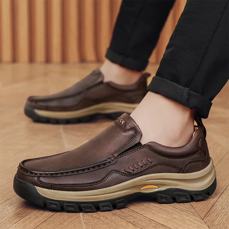 Calçados Masculinos de Marca Sneaker em Couro Legítimo de Alta Qualidade // Estilo Casual Slip-On Confortável // Ideal p/ Trabalho e Uso Externo