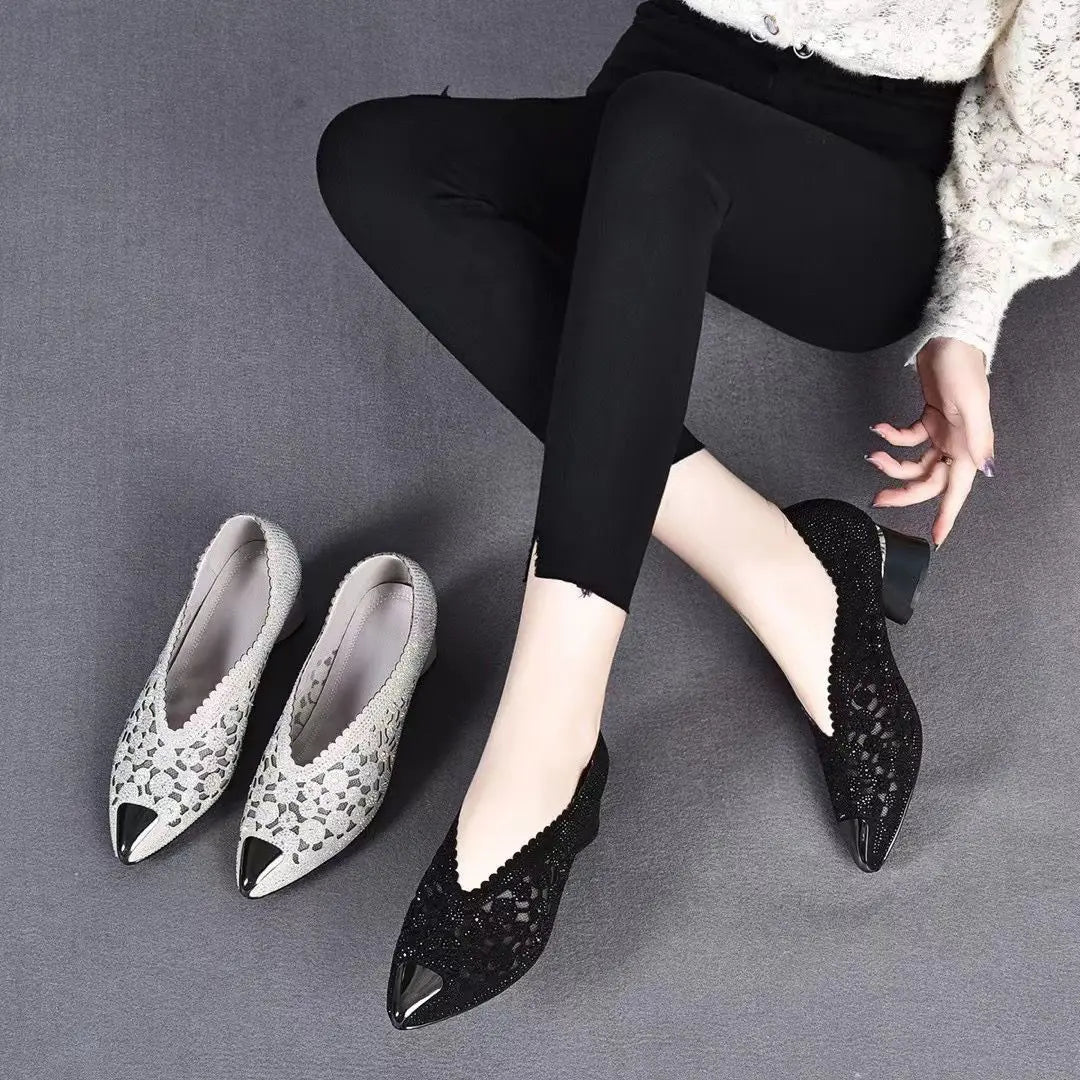 Sapatos Femininos Plus Size 41-43 // Botas Curtas Confortáveis c/ Salto em Formato de Coração // Sandálias de Verão c/ Recortes, Strass e Bico Fino.